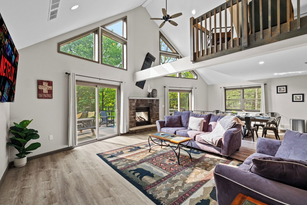 Hot Tub & Community Beach: Albrightsville Home!