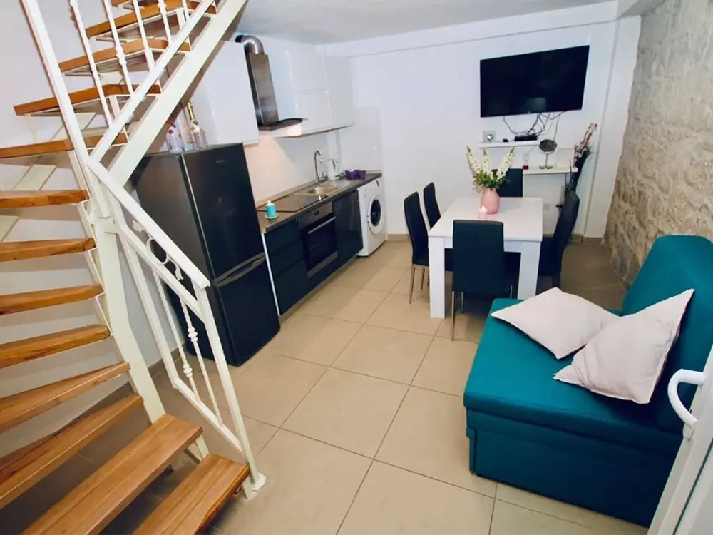 Dalmatian White Shell Apartment