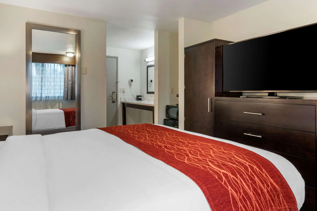 Comfort Inn & Suites Tigard near Washington Square