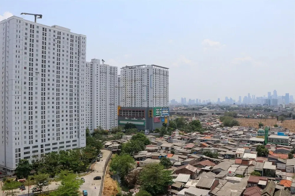 Homey And Strategic 2Br At Bassura City Apartment