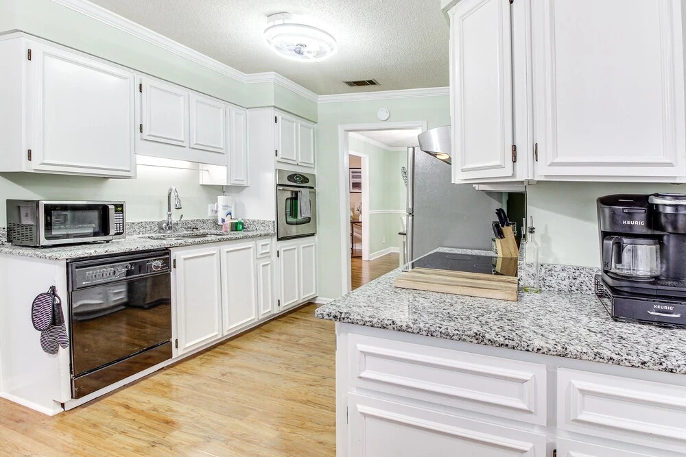 Single-story Savannah Home w/ Private Backyard!, Savannah