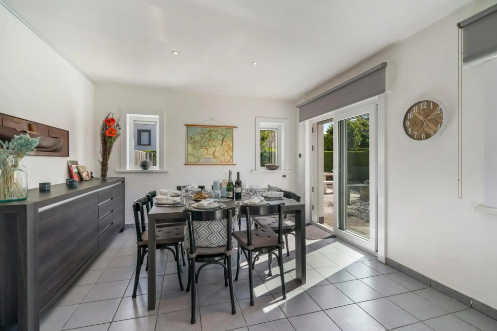 Villa Gamoni - spacious holiday home with garden