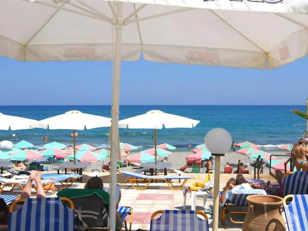 Apartment for 3 People With Swimming Pool Near the Beach