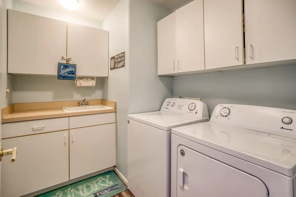 Oceanview Hot Tub and Cozy Bonus Room - Charming Coastal Retreat