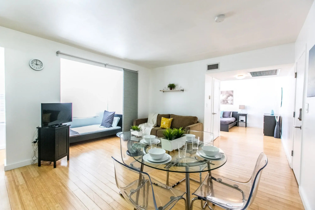 Gorgeous & Perfectly Located Apartment Sleeps 5 in the Heart of South Beach!!!