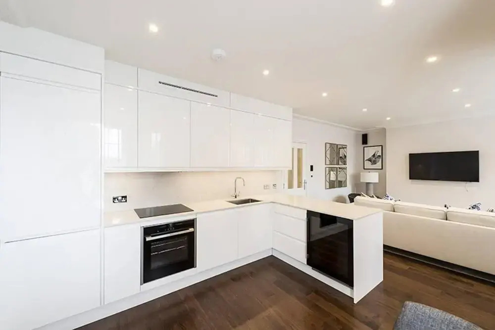 Designer 3 Bed Apartment With Balcony - 140