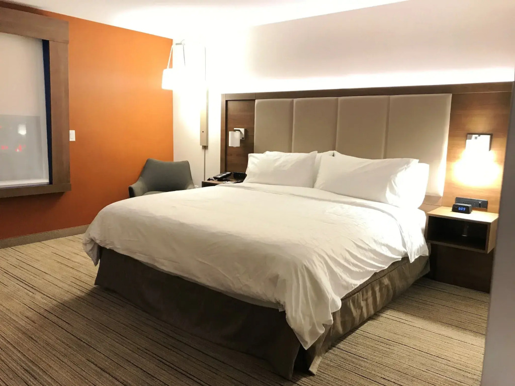 Holiday Inn Express & Suites - Phoenix - Airport North by IHG