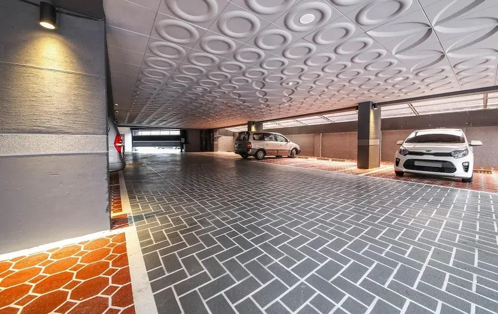 Brown-Dot Hotel Gupo