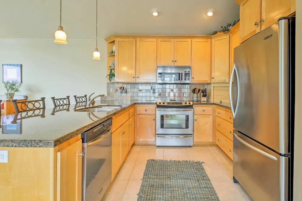 Spacious Family Townhome: Walk to Beach & Downtown