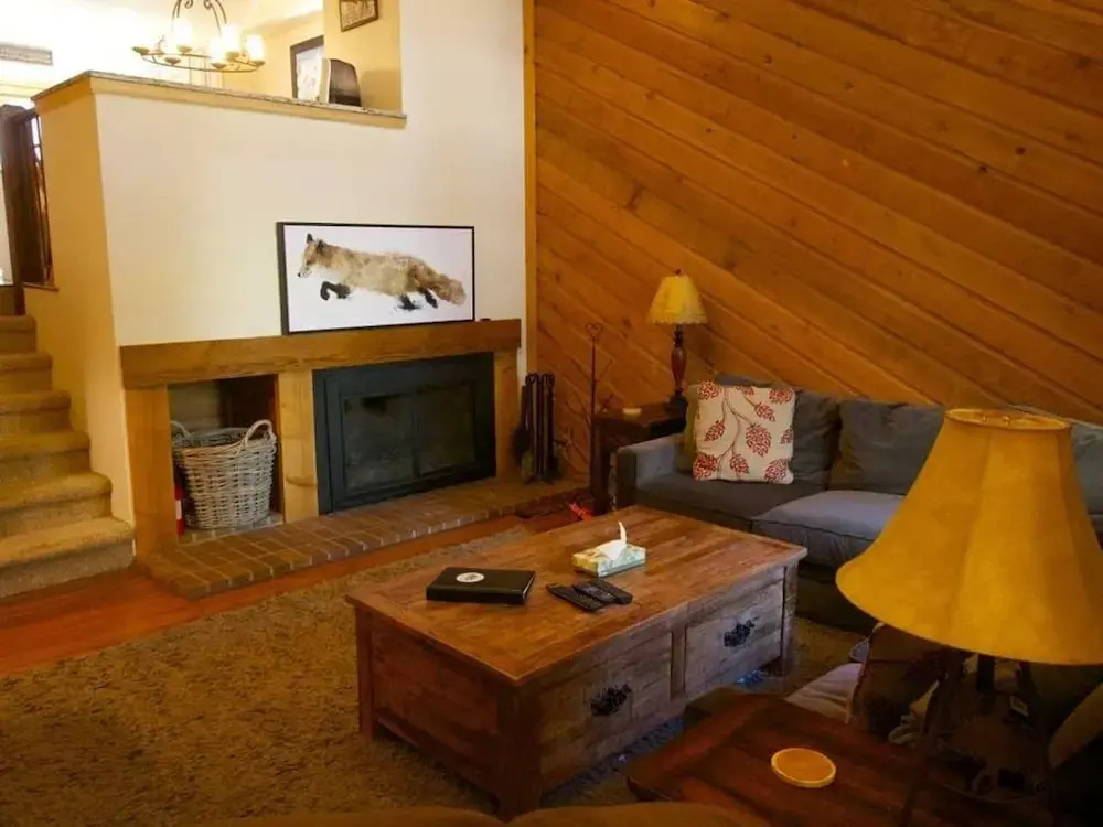#1695 Winterpoint 2 Bedroom, 2.5 Bath, Walk to Snowflake Lift