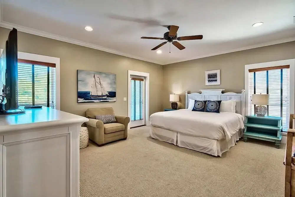 Peaceful Pelican 6 Bedroom Holiday Home by Five Star Properties