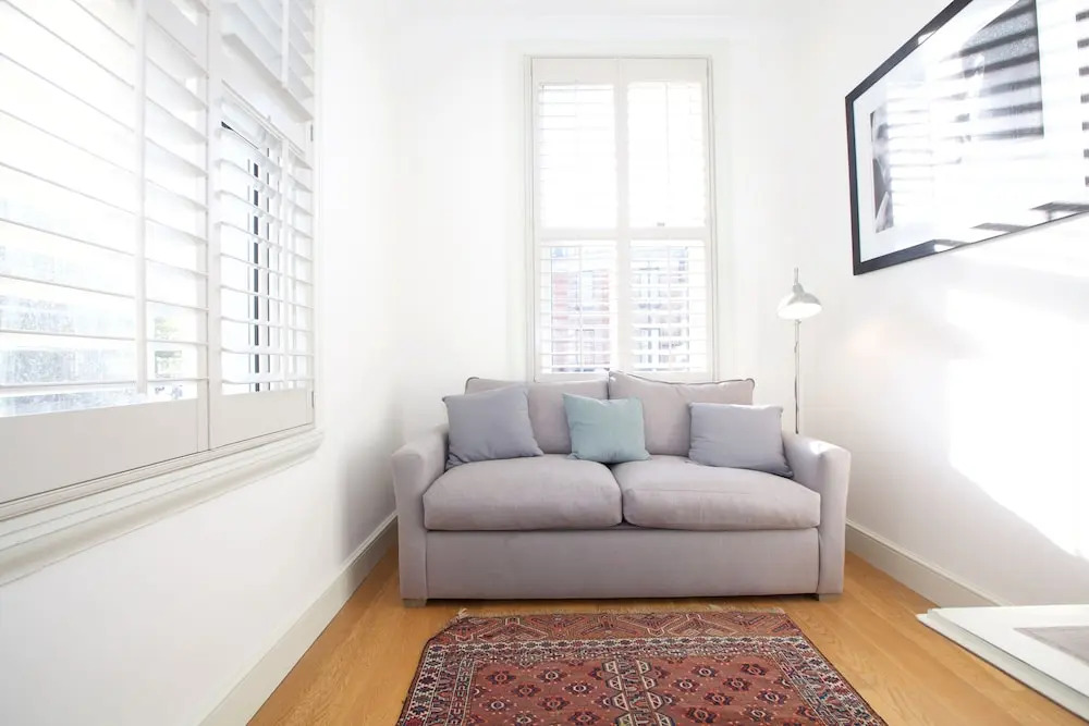 JOIVY English Retro 2BR Apt Near Battersea Park