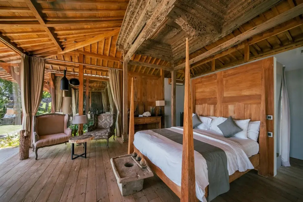 Palatial Wooden Villa, 4br, Lovina