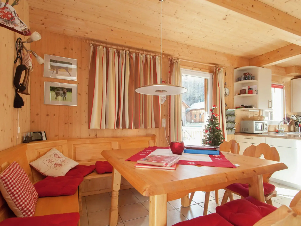 Cosy Chalet in Stadl an der Mur with Valley Views