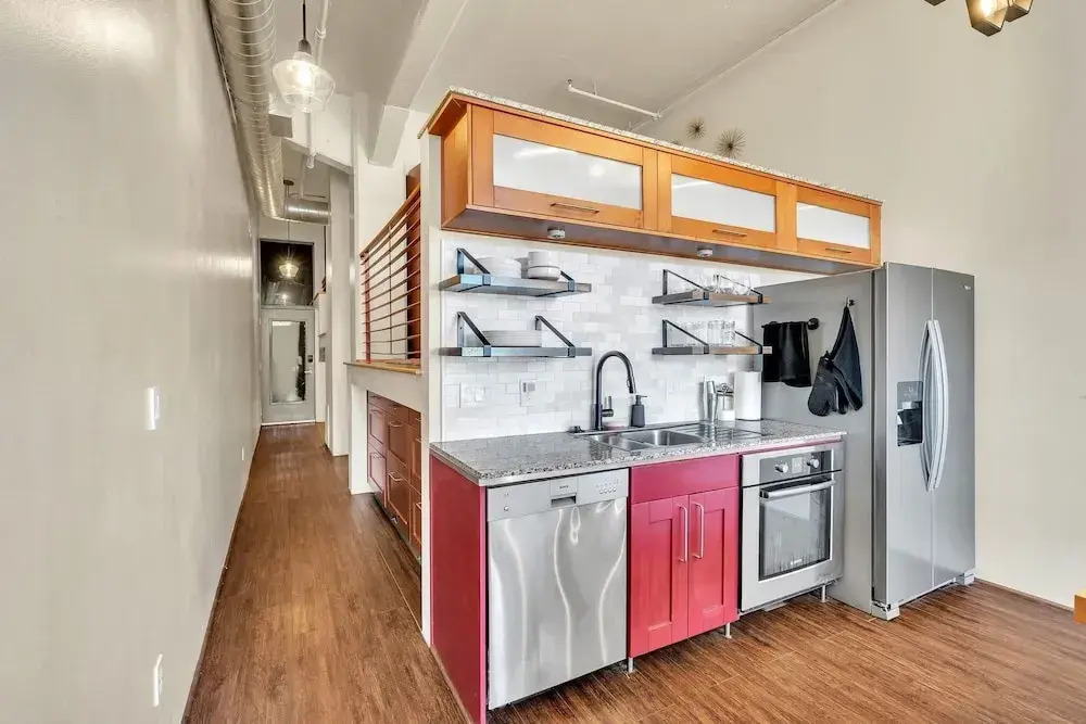 Modern Condo With Mountain Views, Walk To Downtown 2 Bedroom Condo