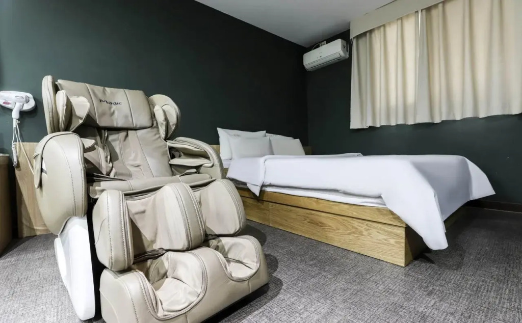 Iris Hotel