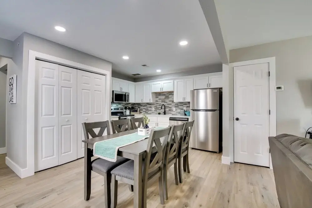 Cheerful Townhouse - Walk to Table Rock Lake!