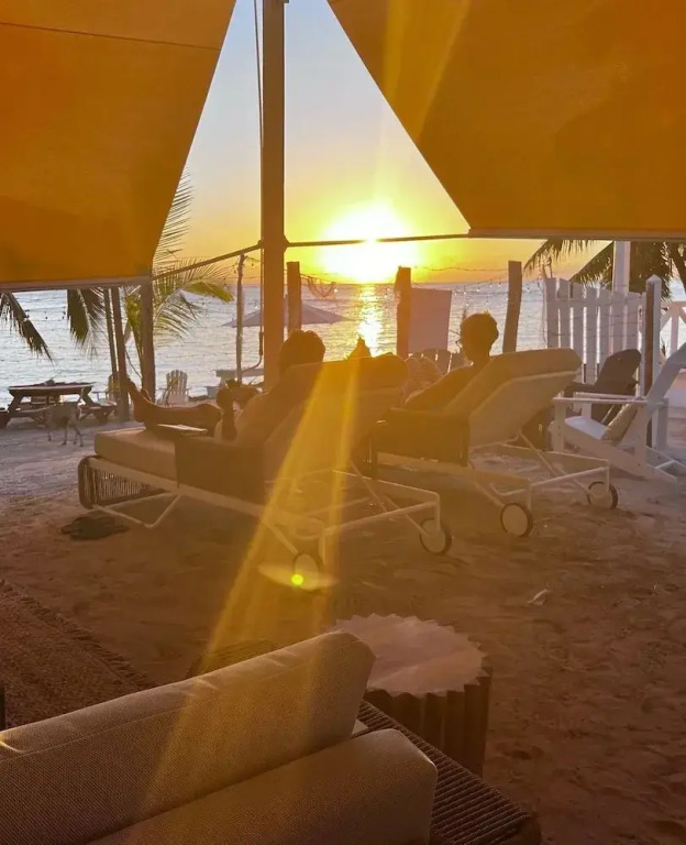 Casa rosada beach front