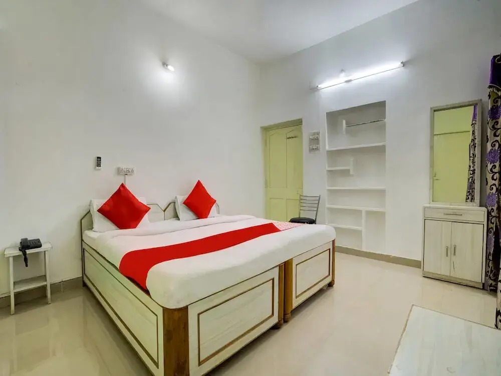 Executives Palace by OYO Rooms