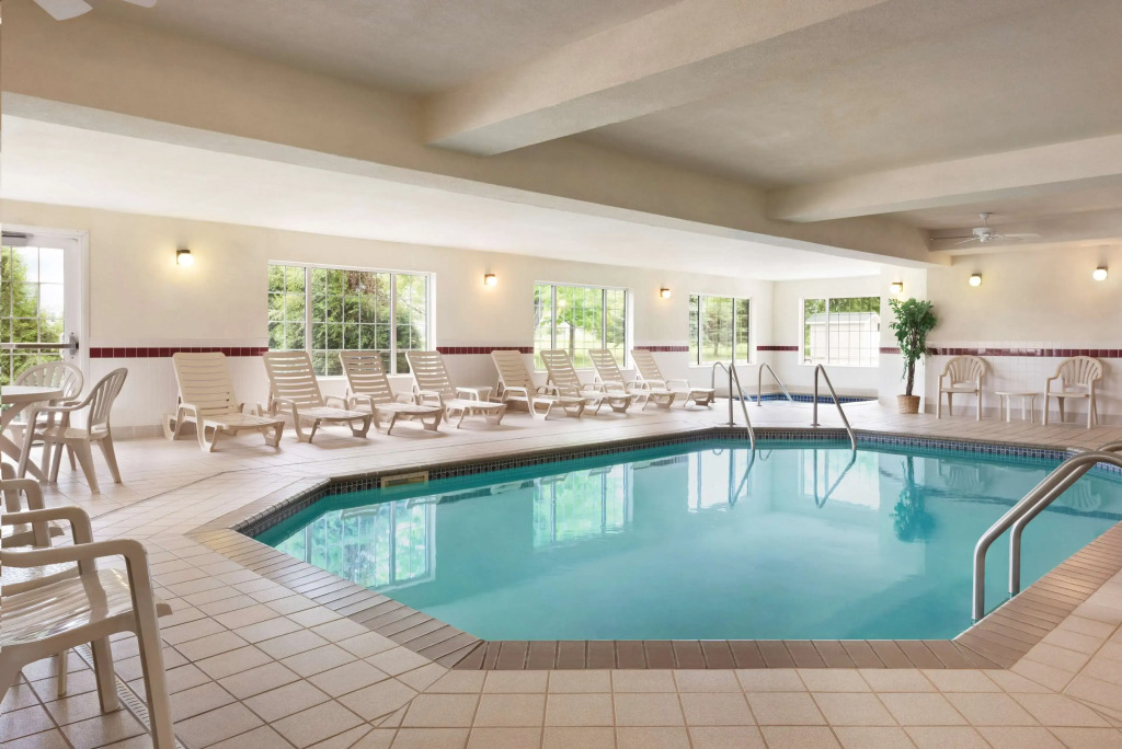 Country Inn & Suites by Radisson, Mankato Hotel and Conference Center, MN