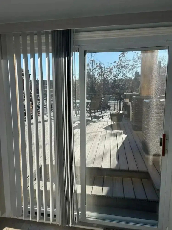 Cozy 2-3 Bedroom Apartment in Center City
