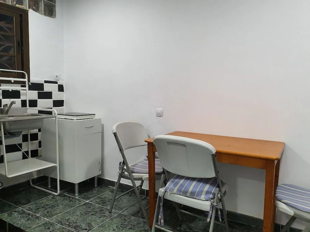 Low Cost Room Plaza de Hierro III