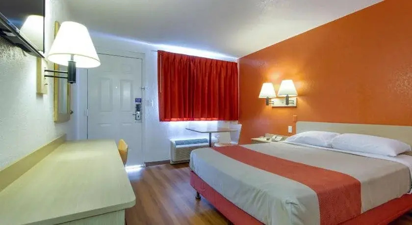 Motel 6 Phoenix - Northern Avenue