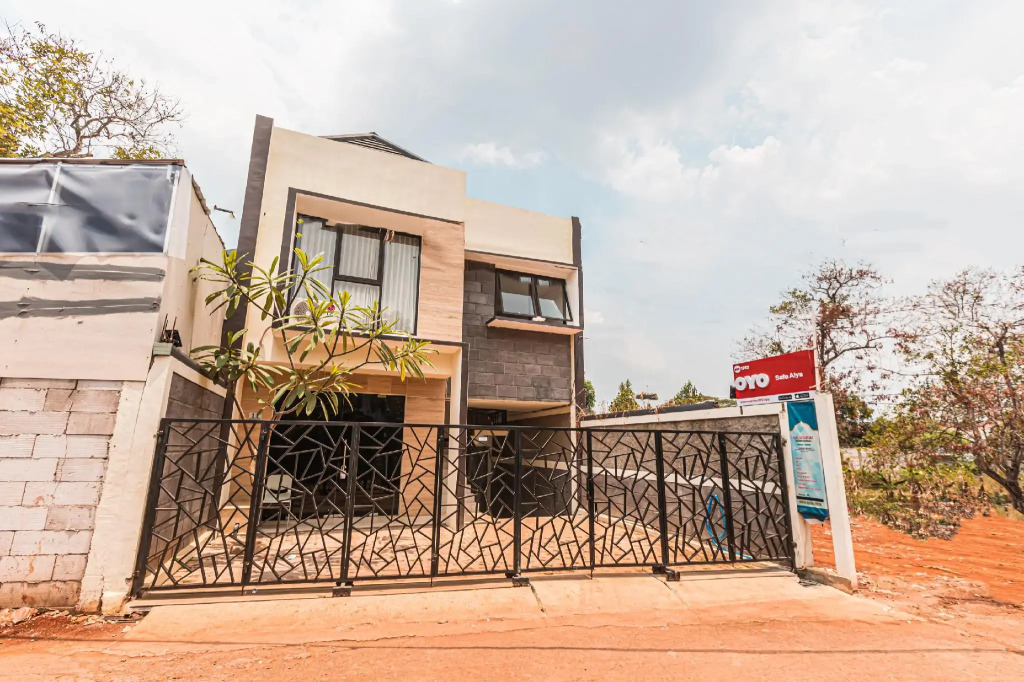 RedDoorz Syariah near Green Park Jatiwarna