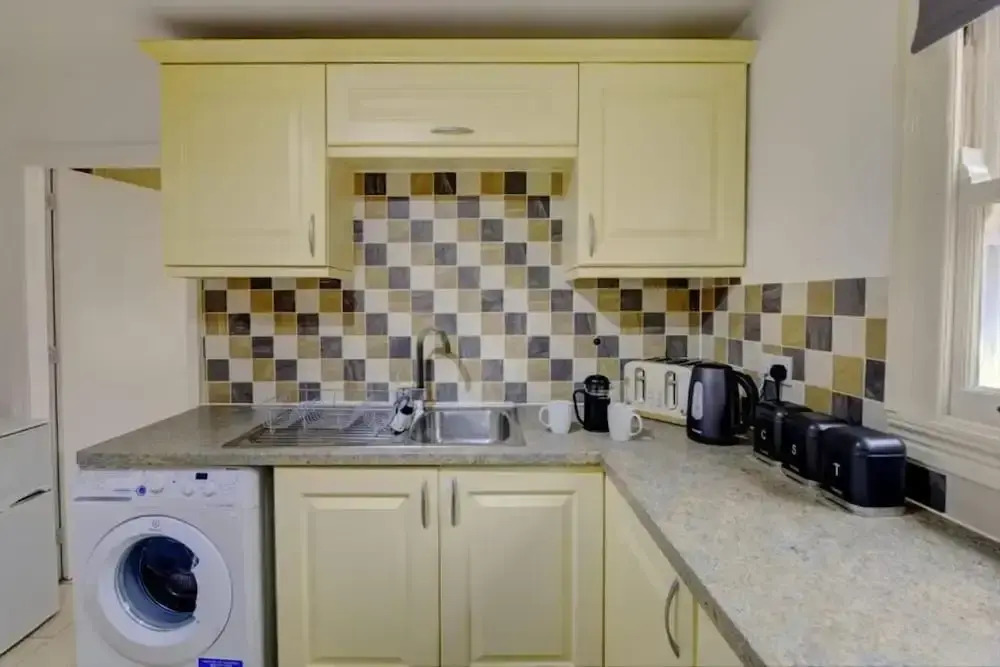 2 Bed Flat - Sleeps 5 - Pets - Parking - Wifi
