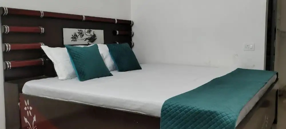 Hotel Holiday