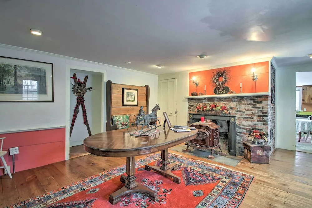 Historic Bradford Home - 8 Mi to Mount Sunapee!