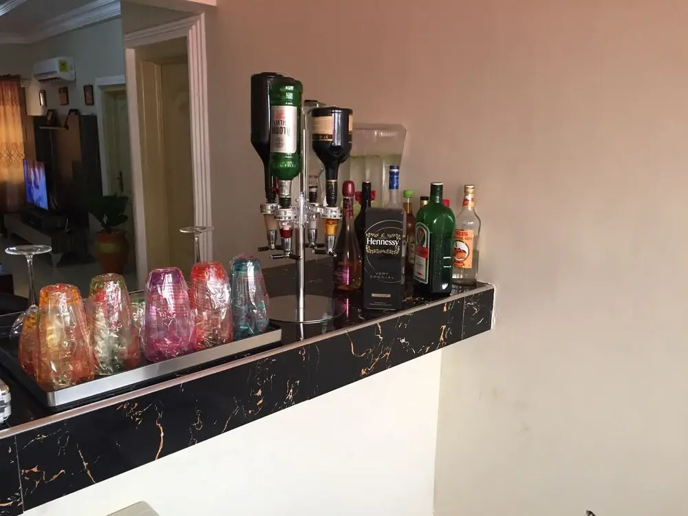 T’s place