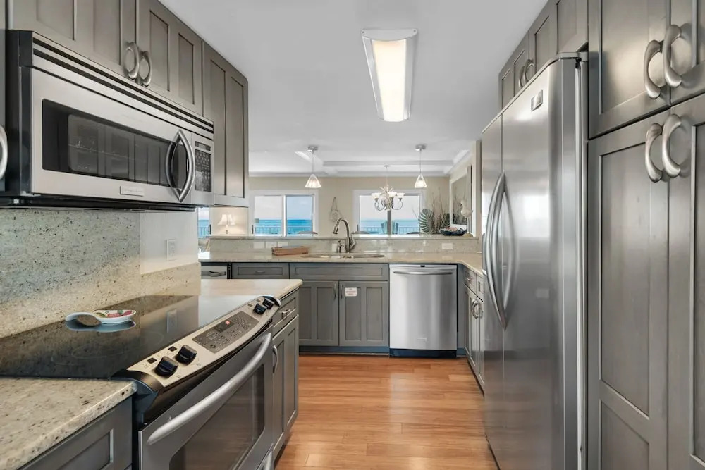 Sea Oats 4 Bedroom Condo by RedAwning
