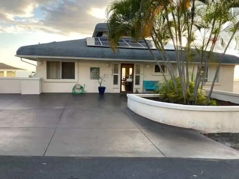 Kona Wa'a Paradise Getaway
