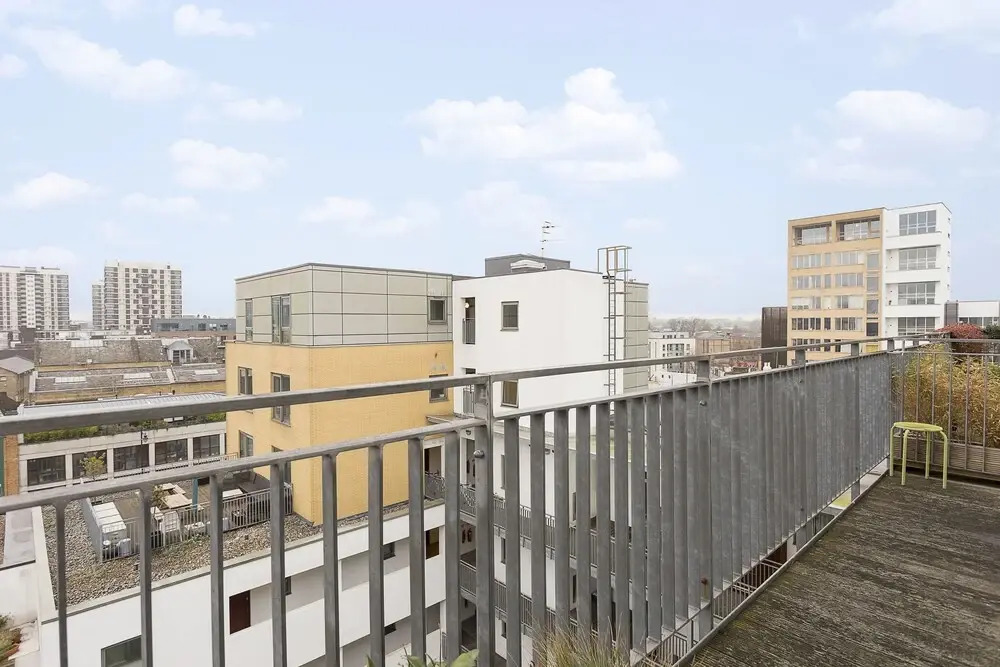 1 Bedroom East London Balcony Flat
