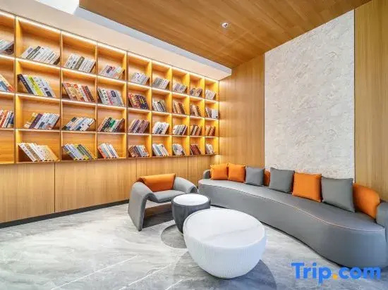 SOLO Esports Hotel