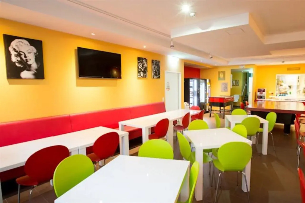 A&T Hotel & Hostel