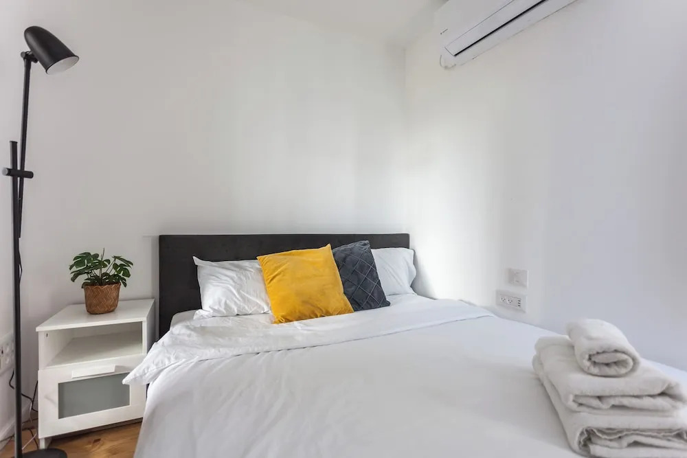 Rothschild Boulevard Prime location 1Bd