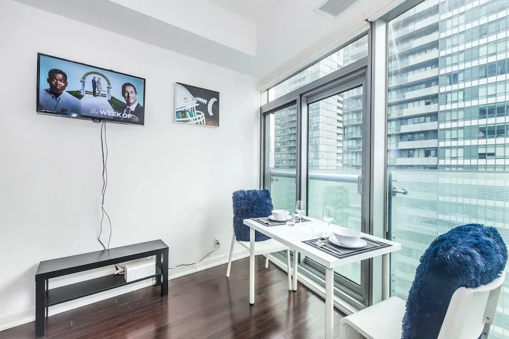 New!! Couples Retreat.luxury Condo.central