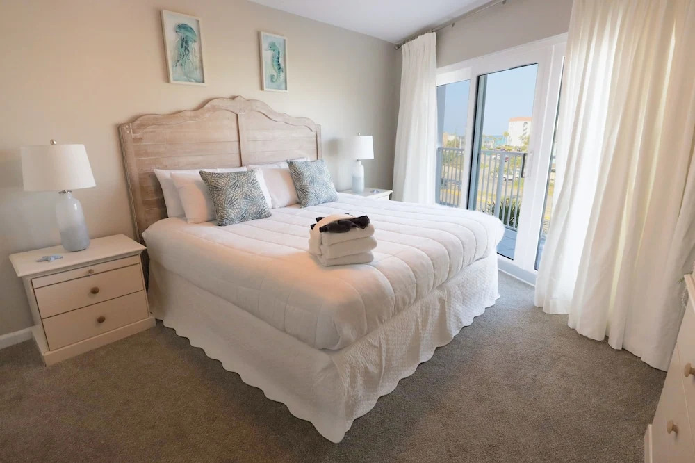 Seacrest 413 is a 2 BR Gulfside on Okaloosa Island by RedAwning