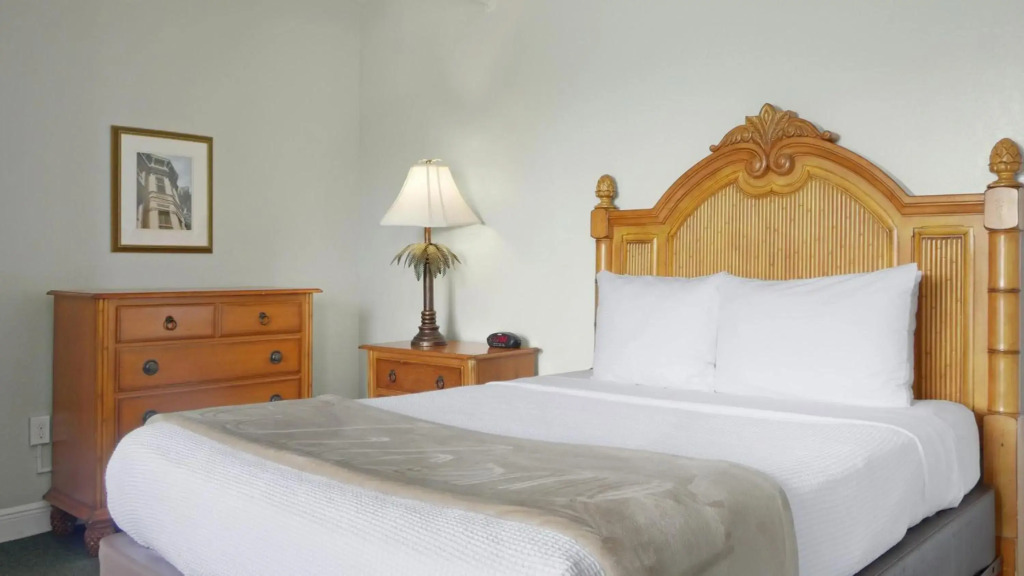 Crystal Bay Historic Hotel