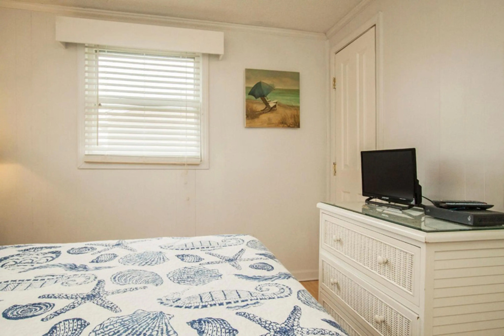 Sunkissed 2 by Oak Island Accommodations