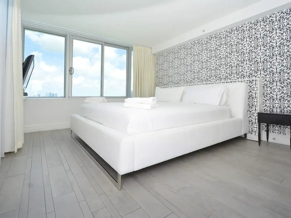 Miami World Rental - Mondrian 1026