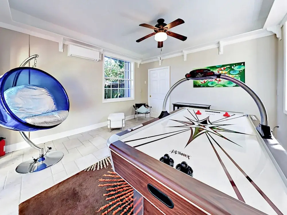 10 NE 7th Street Home 3 Bedrooms 2.5 Bathrooms Home