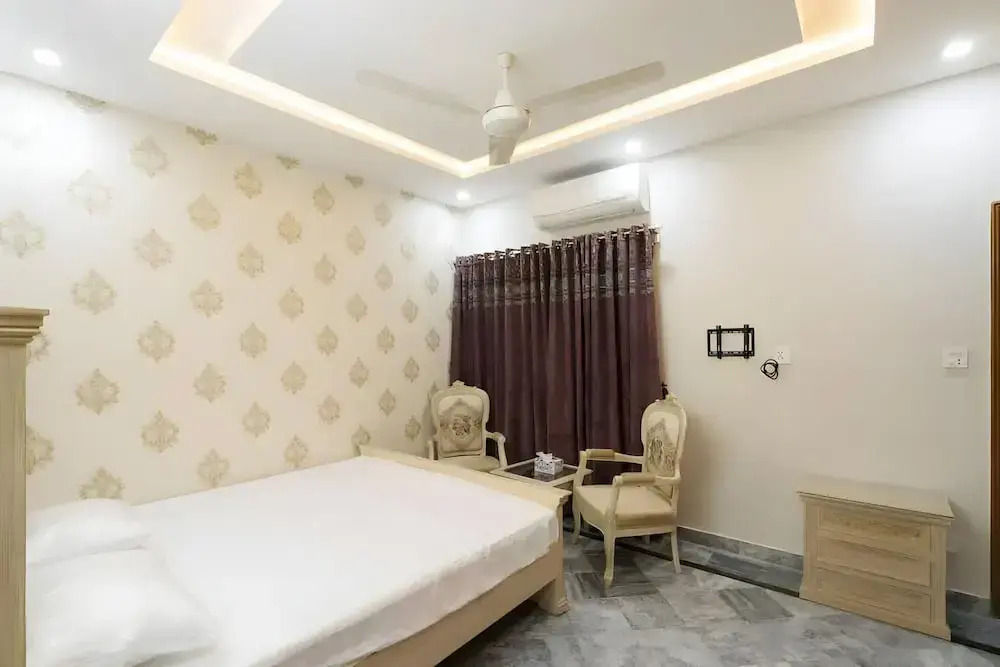 Midways Guest House and Hotels