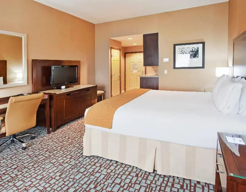 Holiday Inn Express & Suites Salinas
