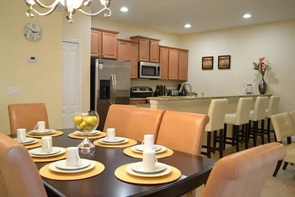 Beautiful 4 bedroom villa close to Disney