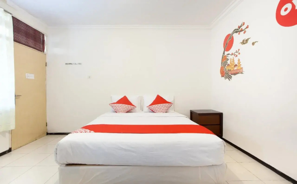 OYO 143 Dukuh Kupang Residence