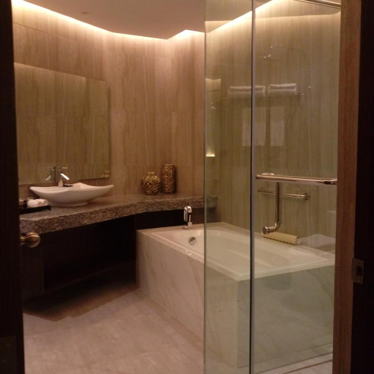 J7 Plaza Hotel