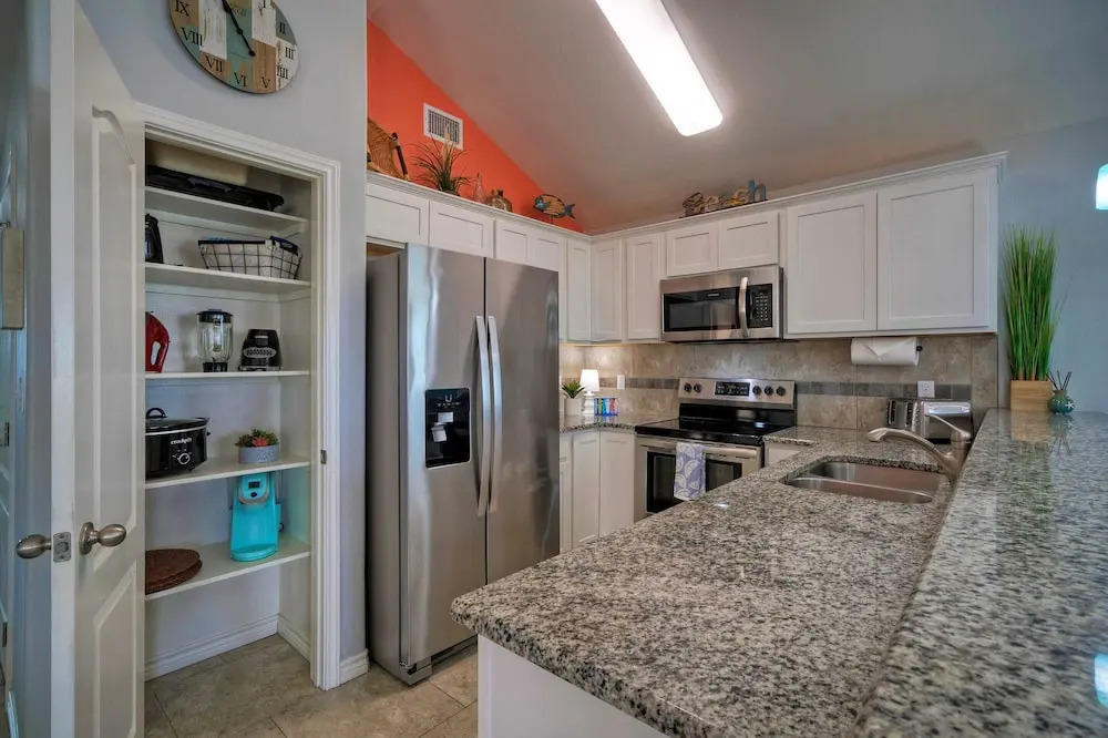 Laid Back Lime by AvantStay | Near Beach w/ Pool, Complimentary Pool Warmer